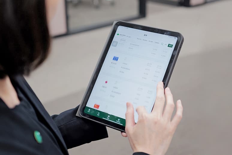 數位支援 | 透過智能財富顧問 App，輕鬆掌握市場脈動 | 國泰世華銀行人才招募"